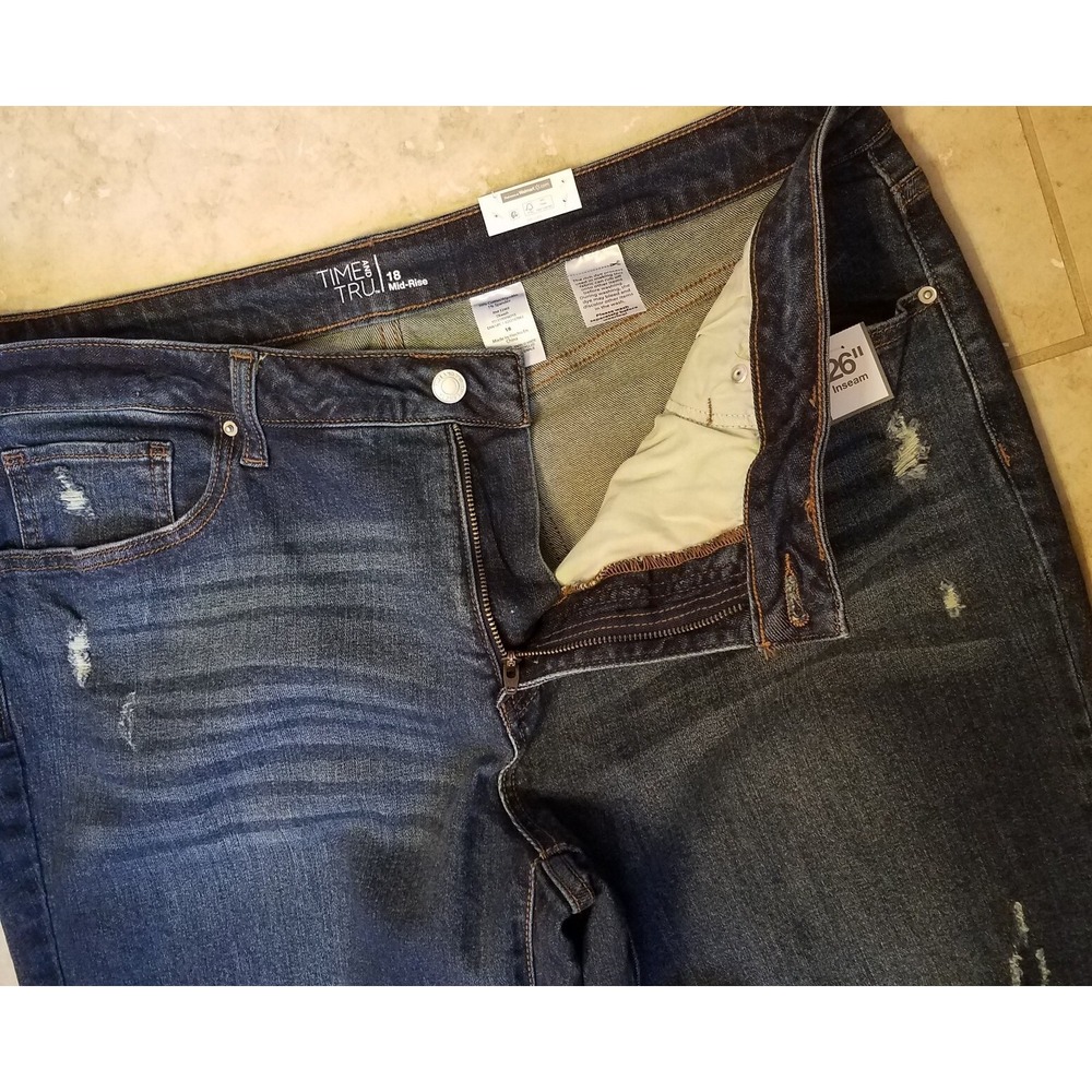 Time and Tru Women Slim Boyfriend Crop Jeans Dark Wash Distressed sz‎ 18 - Picture 3 of 4